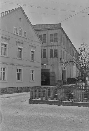 Kofferfabrik Neukirch : Neukirch/Lausitz. VEB Lausitzer Koffer- und Lederwarenfabrik. Winteraufnahme