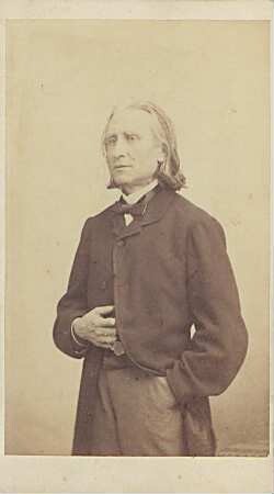 Franz Liszt, stehend