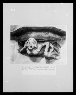 Liegende Frau