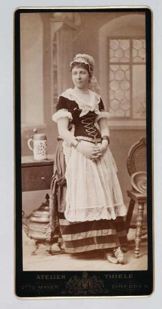 Albumseite : Fotoalbum für Ernst von Schuch. Kostümfest "Ännchen von Tharau"