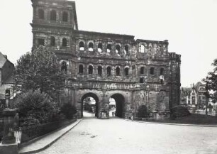 Trier, Porta Nigra : Trier. Porta Nigra. Stadtseite von Süden