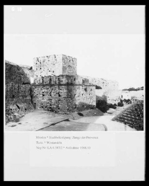 Stadtbefestigung: Zunge der Provence — Wehrturm
