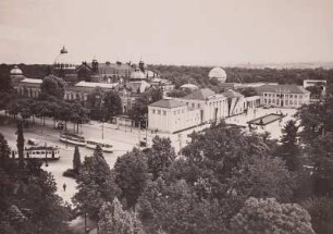 Ausstellungspalast an der Stübelallee : Blick vom Turm der Ehrlichschen Gestiftskirche, links Ausstellungspalast, rechts Kunstausstellungsgebäude, dahinter Kugelhaus, am Horizont die Babisnauer Pappel und die Goldene Höhe