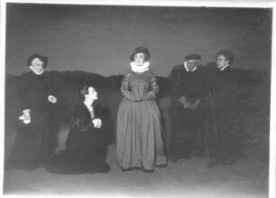 Maria Stuart. Schauspiel von Friedrich Schiller. Staatsschauspiel Dresden, 1923 : Szene Begegnung der Königinnen mit Antonia Dietrich als Maria Stuart und Alice Verden als Elisabeth