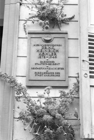 Enthüllung einer Gedenktafel am Geburtshaus des ehemaligen badischen Staatsministers Dr. Heinrich Köhler in der Luisenstraße 24