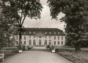 Dessau-Roßlau-Mosigkau. Schloß Mosigkau (1752-1757; C. F. Damm). Ansicht von Süden