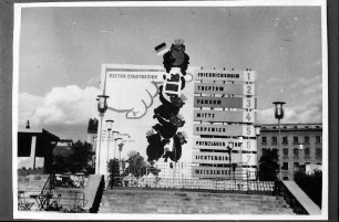 Berlin: Politplakat am Alexanderplatz [Reproduktion]