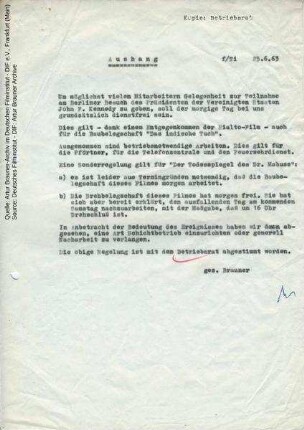 Aushang zur Drehpause anlässlich des Kennedy Besuchs