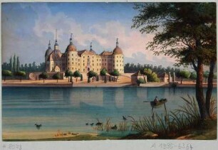 Das Jagdschloss Moritzburg bei Dresden von Südwesten über den Schlossteich gesehen