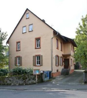 Pfarrhaus und Scheune; Reiskirchen, Parkstraße 11