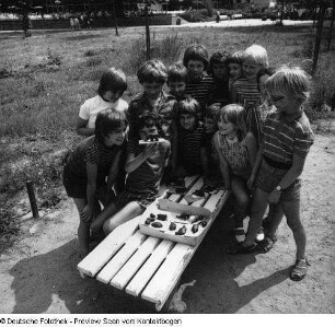 Sommerferien: 58. Oberschule Ferienkinder kneten im Zoo
