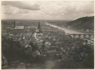 Heidelberg, Stadtansicht : Blick von der Schloßterrasse auf Heidelberg
