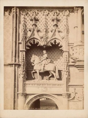 Schloss (Château Royal), Blois: Reiterstatue Louis XII. im Flügel Louis XII. über dem Torbogen
