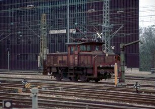 Stuttgart Hbf. Wartegruppe Ost Lok 163 001 Wasserkran württ. Bauart