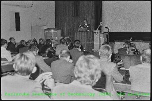 Eröffnung des Neutron Interlab Seminars in der Schule für Kerntechnik (SKT) durch Prof. Wolfgang Klose (Vorstandsmitglied der Gesellschaft für Kernforschung (GfK))