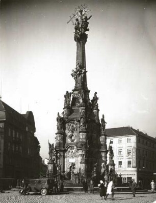 Olmütz, Dreifaltigkeitssäule : Dreifaltigkeitssäule. Stein; Höhe 36 m (1754). Olmütz (OlomoucTschechien). Markt