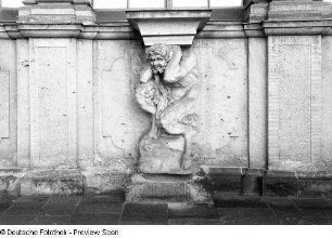 Konsole mit hockendem Faun