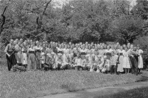 Sorbisches Jugendensemble der Sorbischen Oberschule Bautzen. : Prěnja serbska kulturna brigada Serbskeje wyšeje šule w Budyšinje.