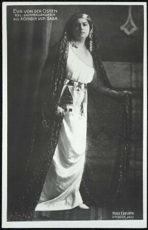 Eva von der Osten als Königin von Saba : Eva von der Osten als Königin von Saba in der geichnamigen Oper von Karl Goldmark. Königliche Hofoper Dresden, Neueinstudierung 9. Mai 1916. Fotografie (Weltpostkarte) von Hugo Erfurth