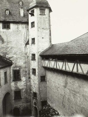 Burgk, Schloss : Burgk. Schloß. Südwestliche Ecke des Schloßhofes mit Treppenturm