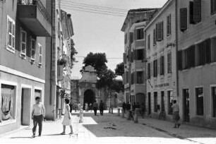 Zadar: Durchblick zur Porta Marina