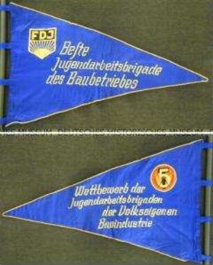 Wimpel der Freien Deutschen Jugend zum Wettbewerb der Jugendarbeitsbrigaden der Bauindustrie