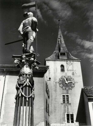 Turm und Ritterfigur