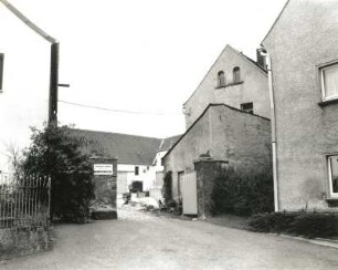 Wurzen-Dehnitz, Dorfstraße 1. Gehöft (um 1850). Teilansicht mit Hofeinfahrt