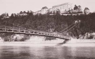 Passau, Hängebrücke : Passau. Blick vom rechten Donauufer über die Hängebrücke zur Feste Oberhaus