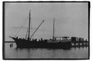 Lene Reinhold (1920), Heinrich A. Reinhold Nordstrand