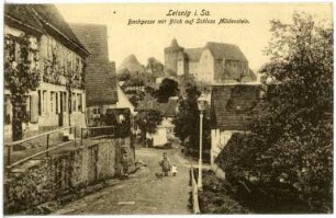 Leisnig. Bachgasse mit Blick zum Schloss Mildenstein