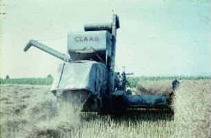 Fotografie: Erntetechnik, Strohbergung, Mähdrescher gezogen