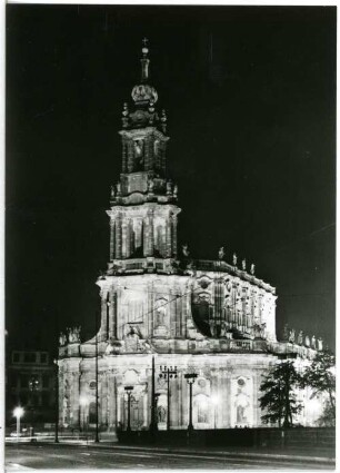Dresden. Nachtaufn. Hofkirche von der Brücke