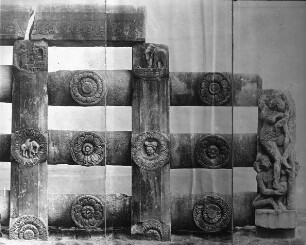 Bodh Gaya (Bihar), Bodh-Gaya Tempel, Umzäunung des Bo-Baumes, unter dem Bo-Baum erhielt Buddha seine Erleuchtung