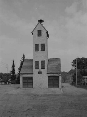 Klettwitz (Kr.Oberspreewald-Lausitz). Feuerwehrgerätehaus 1928. Straßenfront