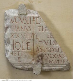 Tafelfragment mit Grabinschrift