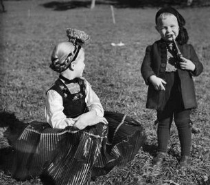 Kinder in Tracht