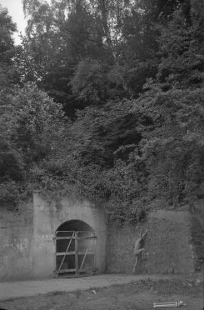 Ehemaliger Luftschutzbunker aus dem zweiten Weltkrieg beim Turmberg.
