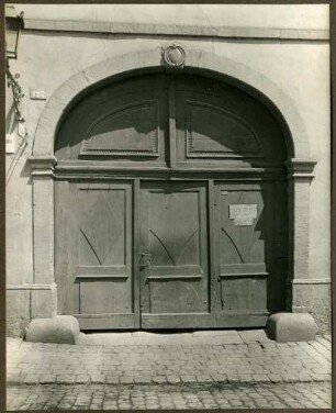Hauptstr. 127, Tor mit Schlußstein, 1782