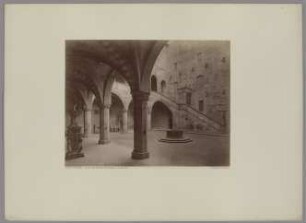 Firenze: Cortile del Palazzo del Podestà, secolo XIV, No. 9194
