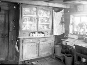 Sohland an der Spree. Weberkate Nummer 168 (19. Jahrhundert?). Innenraum mit Topfschrank