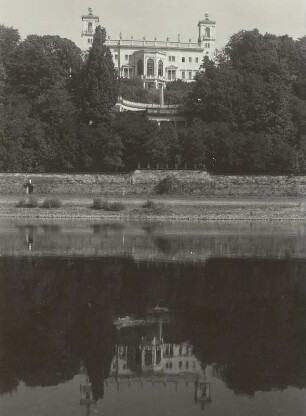 Dresden-Loschwitz, Bautzner Straße 130. Schloss Albrechtsberg (1850-1854; A. Lohse). Gartenfront über die Terrassenanlage