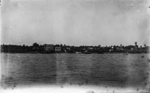 Pangani : Blick über den Fluss Pangani auf die Gebäude der gleichnamigen Hafenstadt