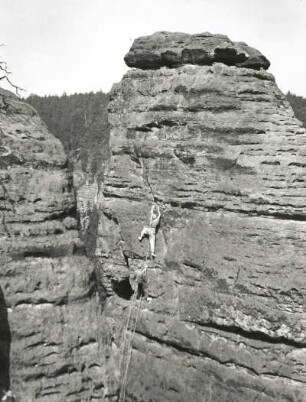 Sächsische Schweiz. Rathener Felsgebiet, Großer Wehlturm. Seilschaft