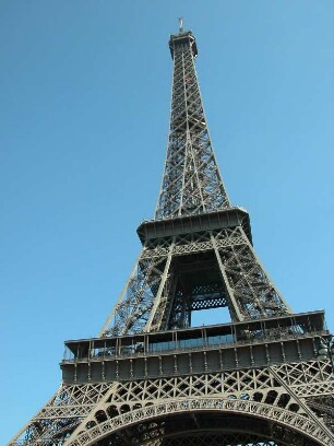 Eiffelturm von der Seine gesehen