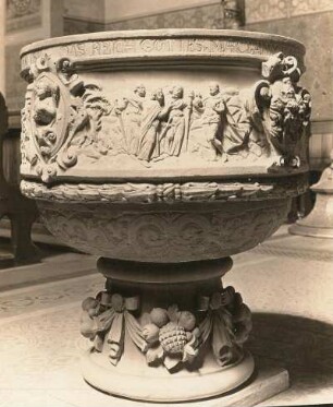 Taufstein : Taufstein in der Stadtkirche St. Marien