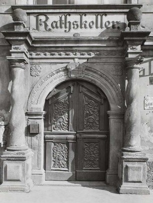 Borna, Portal des Rathauses