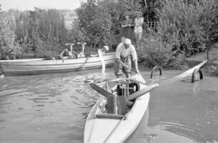 Wallhausen: am Bodensee; Fertigmachen des Saurier-Paddelboots