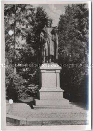 Tangermünde, Denkmal Kaiser Karl