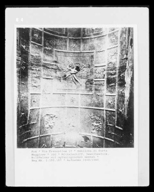 Stuckdecke im Mittelschiff mit mythologischen Szenen